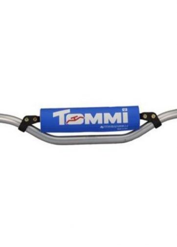 domino manubrio piega media colore argento con traversino e paracolpi in alluminio avional 2014 per moto off road cross / enduro dimensioni:lunghezza: a - 805 mm altezza: c - 105 mm sporgenza: d - 94 mm diametro: 22 mm